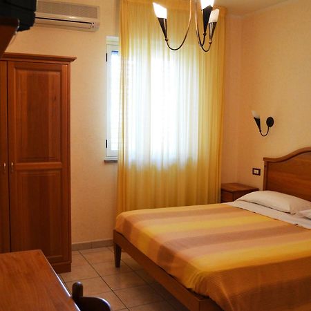 Hotel Ristorante L'Avvenire Gizzeria Room photo