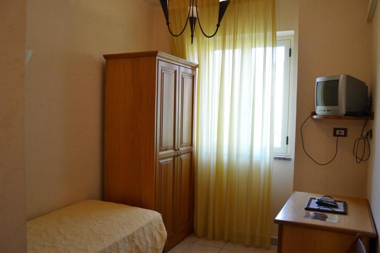 Hotel Ristorante L'Avvenire Gizzeria Room photo