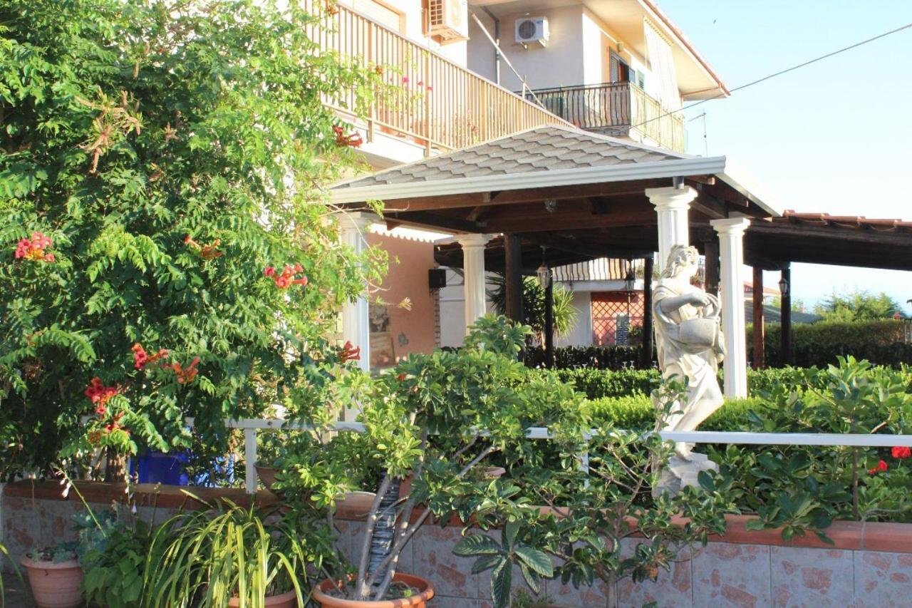 Hotel Ristorante L'Avvenire Gizzeria Exterior photo