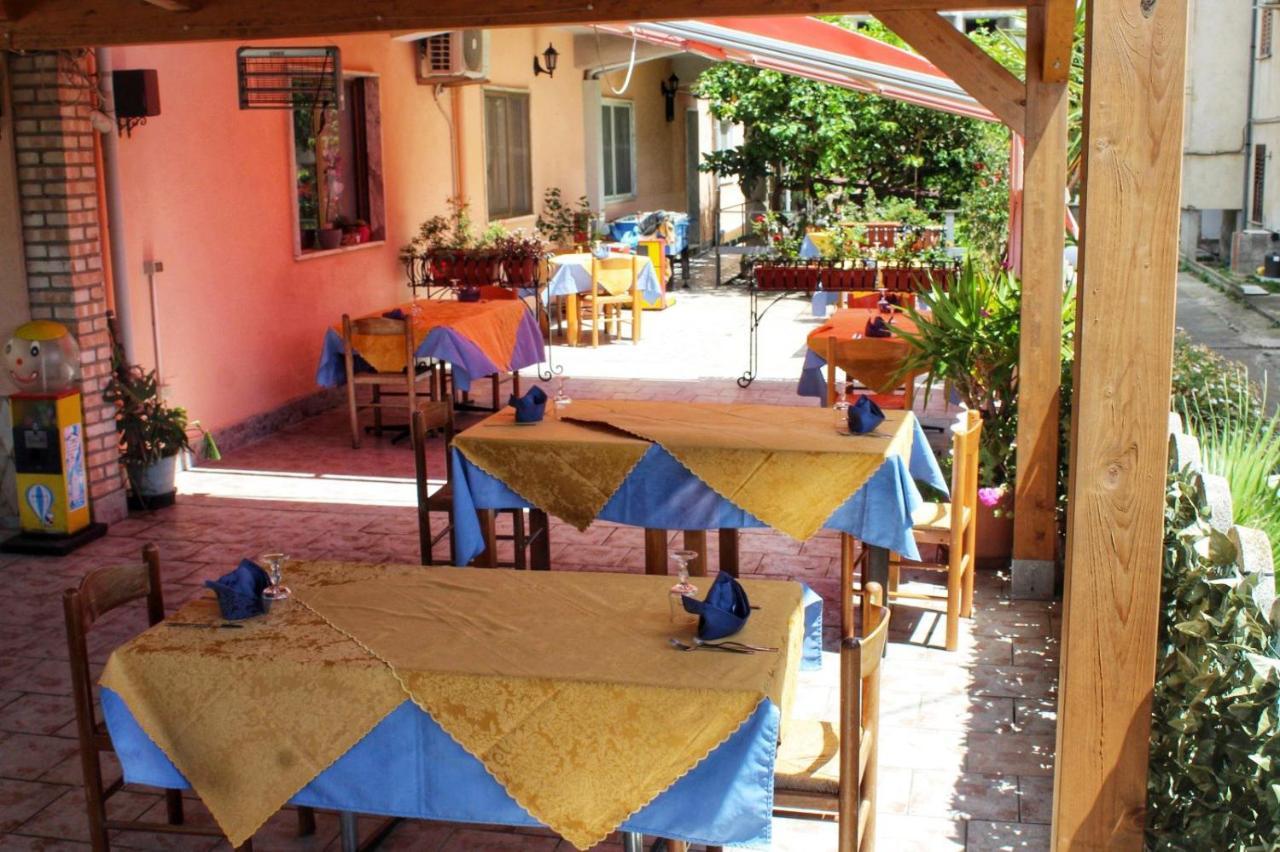 Hotel Ristorante L'Avvenire Gizzeria Exterior photo